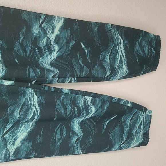 Fabletics NWOT Cloe Slim Printed Sweatpant Joggers - Picture 4 of 9